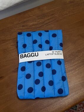 Baggu Polkadot 16’ laptop sleeve